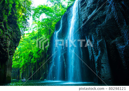 The mysterious Manai Falls, a scenic spot that represents Takachiho Gorge 80298121