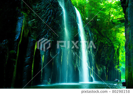 The mysterious Manai Falls, a scenic spot that represents Takachiho Gorge 80298158