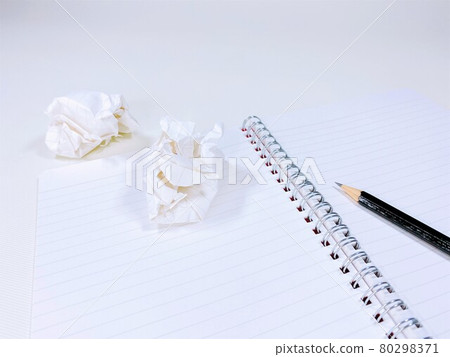Missed notes and pencils 80298371