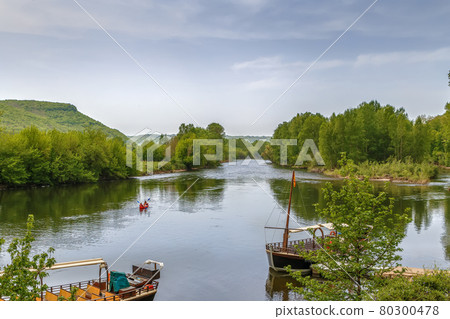 Dordogne river, France Dordogne river, France 80300478