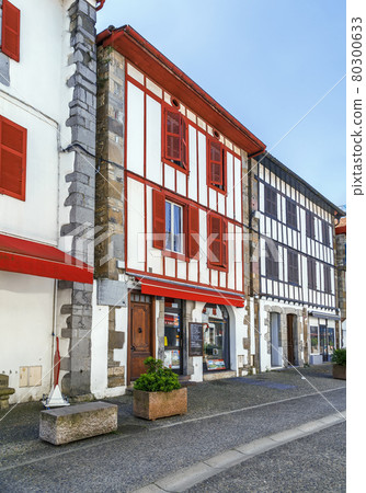 Street in Espelette, Pyrenees-Atlantiques, France Street in Espelette, Pyrenees-Atlantiques, France 80300633