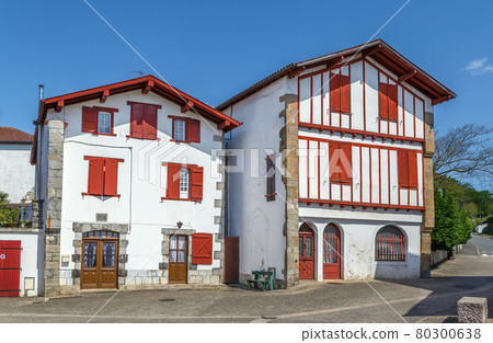 Street in Espelette, Pyrenees-Atlantiques, France Street in Espelette, Pyrenees-Atlantiques, France 80300638