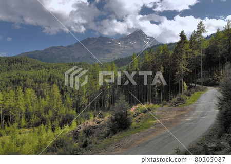Mountain valley Mountain valley 80305087