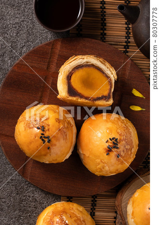 Mid-Autumn Festival Moon Cake Egg Yolk Pastry Mid-Autumn Festival Moon cake げっぺい Mid-Autumn Festival Moon Cake Egg Yolk Pastry Mid-Autumn Festival Moon cake げっぺい 80307778