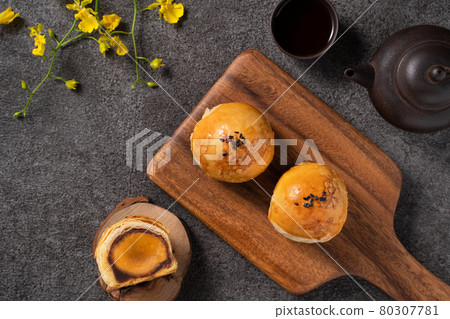 中秋節 月餅 蛋黃酥 中秋 Mid-Autumn Festival Moon cake げっぺい 80307781