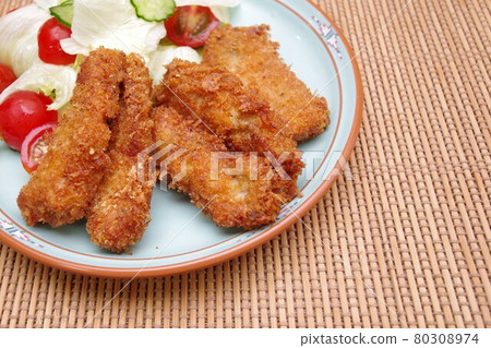 Pork cutlet and vegetable salad 80308974