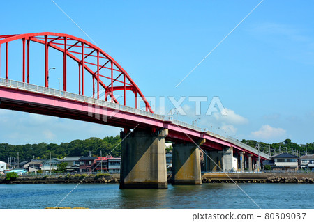 橫跨那卡川河口的開門橋 80309037