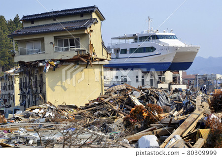 在東日本大地震中受損的大槌町 80309999