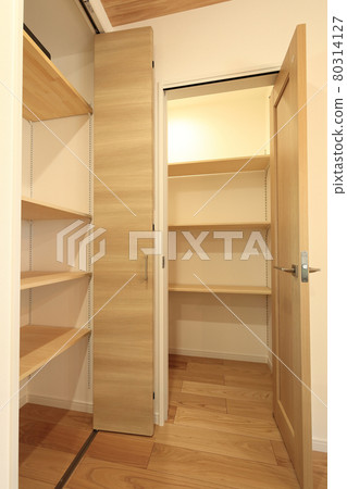 Pantry and storage in LDK 80314127