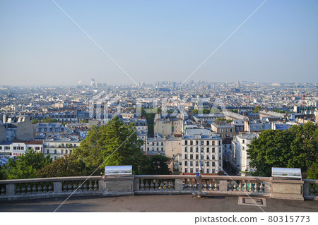 從蒙馬特丘陵看巴黎 從蒙馬特丘陵看巴黎 80315773