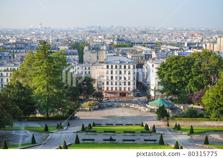 從蒙馬特丘陵看巴黎 從蒙馬特丘陵看巴黎 80315775
