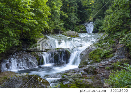 Oku Tateshina Yokotani Gorge Oshidori 7月的隱藏瀑布 80318400