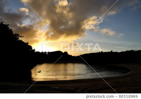 Miyakojima, Okinawa Prefecture Scenery immediately after dusk in a small bay Nanako Bay Miyakojima, Okinawa Prefecture Scenery immediately after dusk in a small bay Nanako Bay 80318969