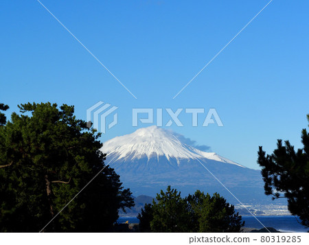 Mt. Fuji from Miho Matsubara Mt. Fuji from Miho Matsubara 80319285