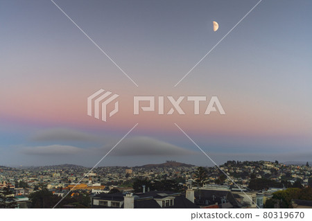 Moon Rise over San Francisco 80319670