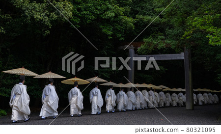 Rainy Ise Jingu Shrine and surrounding scenery 80321095