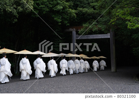 Rainy Ise Jingu Shrine and surrounding scenery 80321100