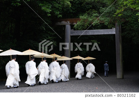 Rainy Ise Jingu Shrine and surrounding scenery 80321102