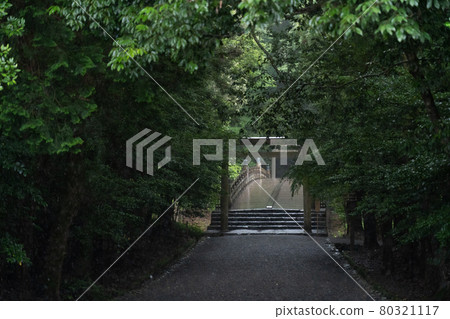 Rainy Ise Jingu Shrine and surrounding scenery Rainy Ise Jingu Shrine and surrounding scenery 80321117