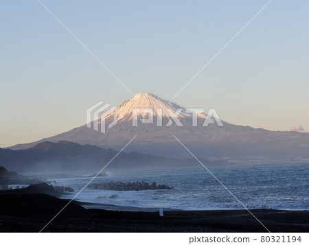 Mt. Fuji from Miho Matsubara 80321194