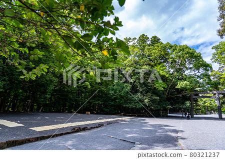 Rainy Ise Jingu Shrine and surrounding scenery Rainy Ise Jingu Shrine and surrounding scenery 80321237