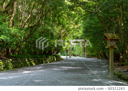 Rainy Ise Jingu Shrine and surrounding scenery 80321263