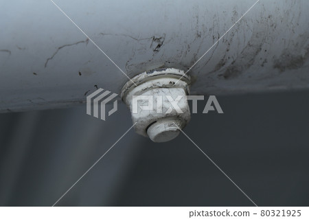 Screws, bolts, nuts that hold various iron columns, etc. Screws, bolts, nuts that hold various iron columns, etc. 80321925