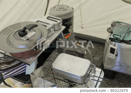 [在帳篷中準備Mestin的食物] 80322870