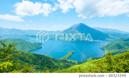 從半月山展望台看到的中禪寺湖和南台山 80323349