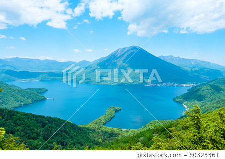 從半月山展望台看到的中禪寺湖和南台山 80323361