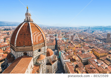 Cupola of the Duomo in Florence, Italy and the streets of the old town 80323509