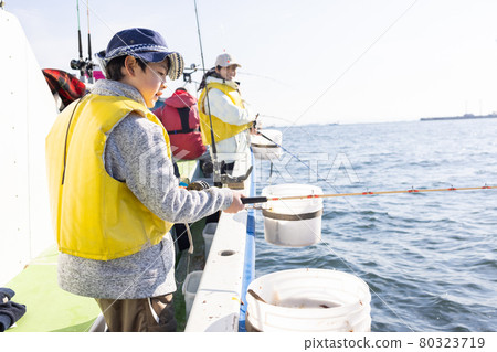 Family enjoying sea fishing 80323719