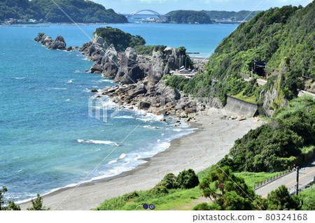 從尻坡展望台眺望橋貴岩（背面大島）[和歌山縣東室區串本町] 80324168