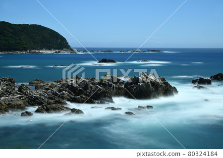 須佐美町西濱海岸（熊野古道/長坂入口）[和歌山縣須佐美町] 80324184