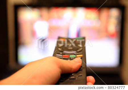 Watch TV programs while zapping. 80324777