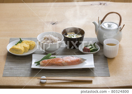 Japanese breakfast of grilled salmon, grilled fish, miscellaneous grain rice, Japanese food 80324800