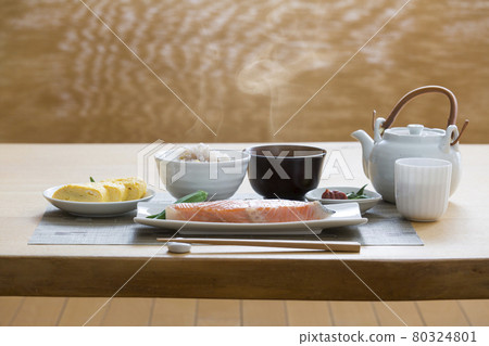 Japanese breakfast of grilled salmon, grilled fish, miscellaneous grain rice, Japanese food 80324801