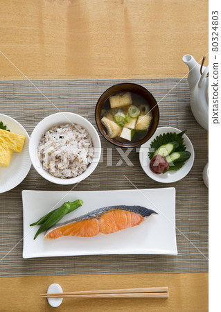 Japanese breakfast of grilled salmon, grilled fish, miscellaneous grain rice, Japanese food 80324803