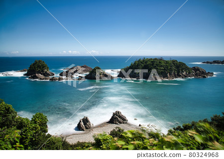 Two Lovers Point and Koibitomisaki [Susami Town, Wakayama Prefecture] 80324968