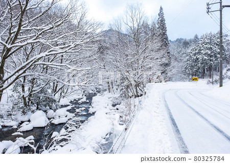 Satoyama snow road (around Lake Onbara) Satoyama snow road (around Lake Onbara) 80325784