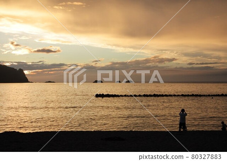 夕陽下的日本海 夕陽下的日本海 80327883