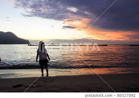 夕陽下的日本海 夕陽下的日本海 80327892