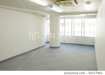 Vacancy in an office building 80327962