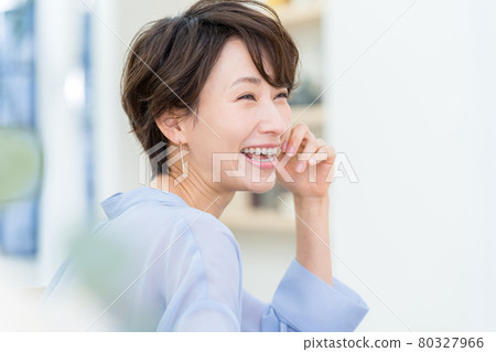 中年女性 80327966