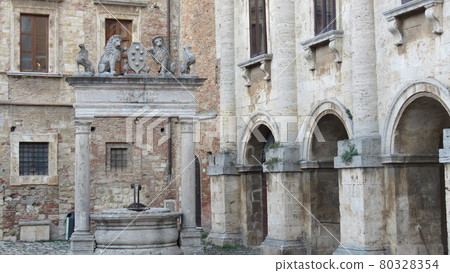 Historical detail 80328354