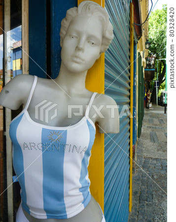 Mannequins dressed in Argentine flags and alleys in Caminito, Boca district 80328420