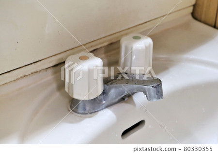Aged washroom faucet fittings washbasin faucet Aged washroom faucet fittings washbasin faucet 80330355