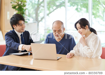 Elderly people receiving explanations while looking at a computer screen Elderly people receiving explanations while looking at a computer screen 80330789