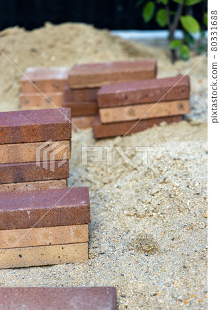 Where bricks are piled up in the garden 80331688