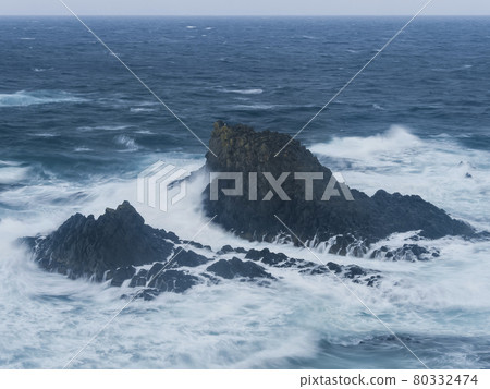 Waves crashing against rocks Slow shutter @ Rebun Island, Hokkaido Cape Sukoton 80332474